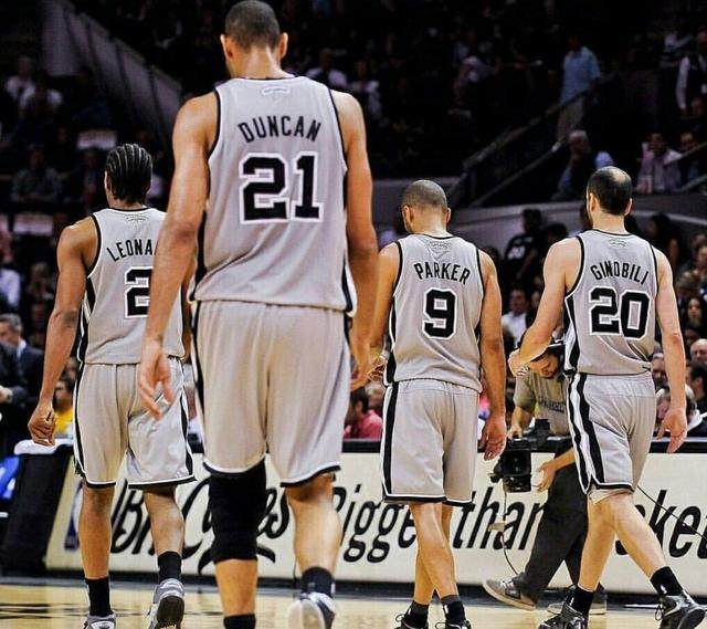 它指向三个 它指向三个